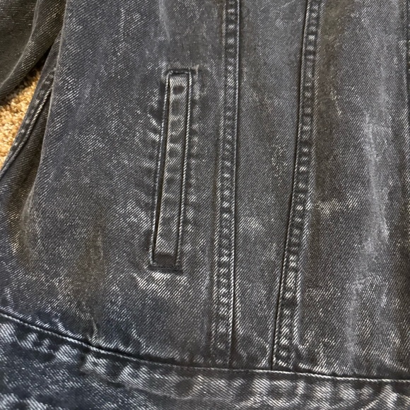 NWOT || wild fable || Oversized Washed Black Denim Trucker Jacket Size L - Picture 4 of 13
